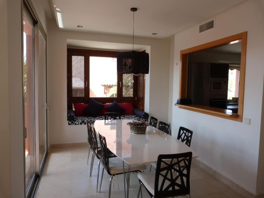 Luxurious Townhouse With Sea Views Villa Manilva Eksteriør bilde
